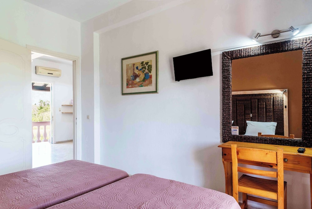 Pink House Socrates Corfu Courtyard Apartment