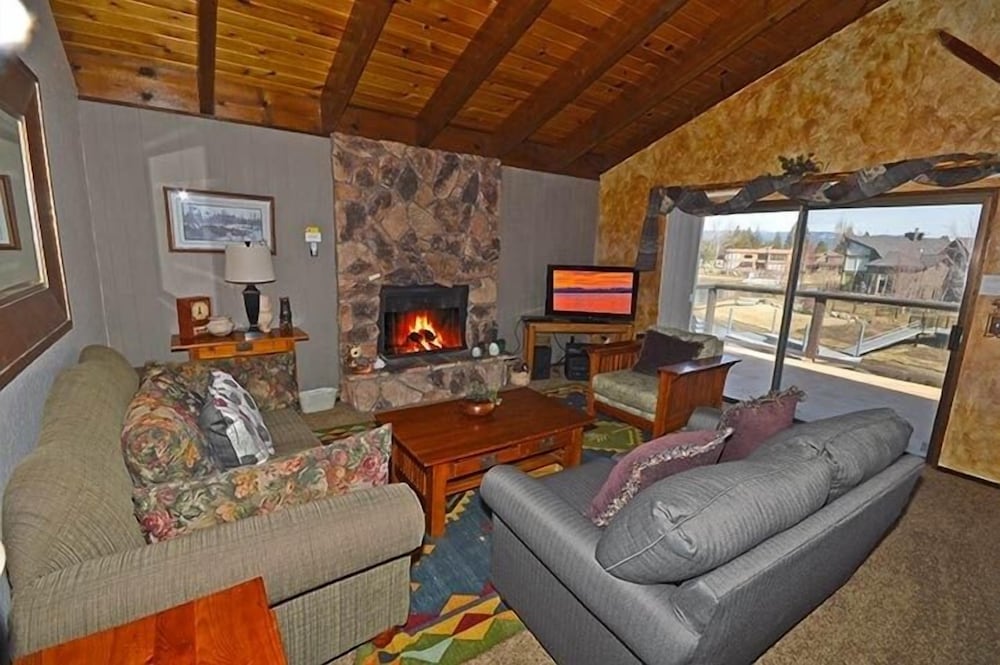 2085 Slalom Court 4 Bedroom Home by RedAwning