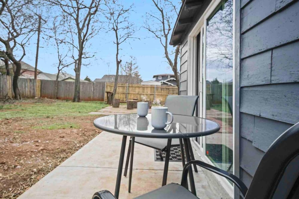 Oklahoma City Vacations - 3-story 6-bedroom 4 Bathrooms 3min-asian Dist - Property Image 23