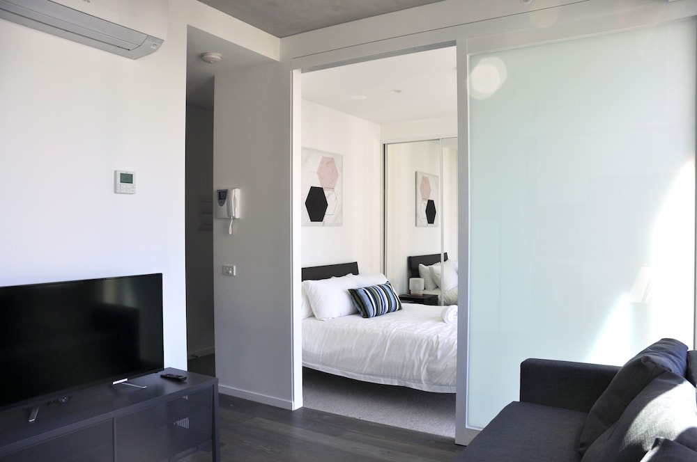 Mono Apartments on La Trobe