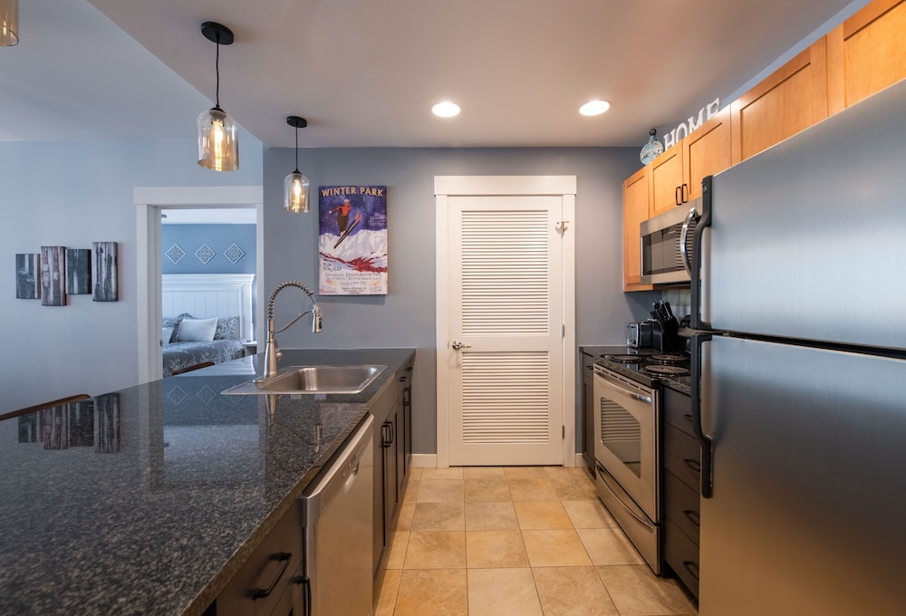 Premium Unit 4285 Fraser Crossing/founders Pointe 2 Bedroom Condo