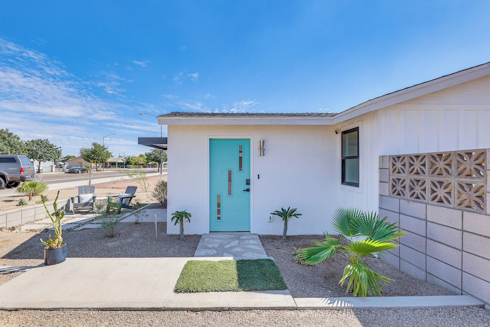 Walkable Downtown Chandler Oasis w/ Private Patio