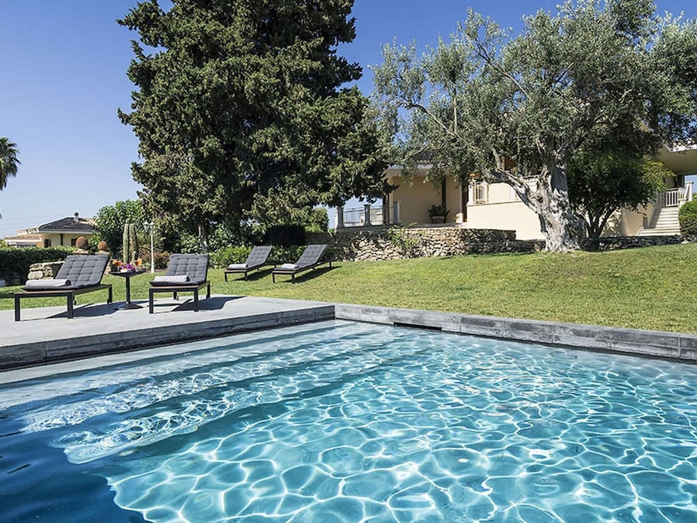 Lovely Luxury Villa With Private Pool Near the Center of Syracuse photo 4
