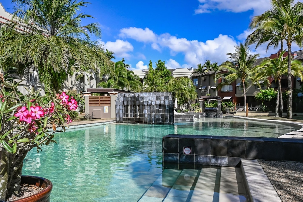 Tropical Bliss - Cairns 9 Pools BBQ Gym