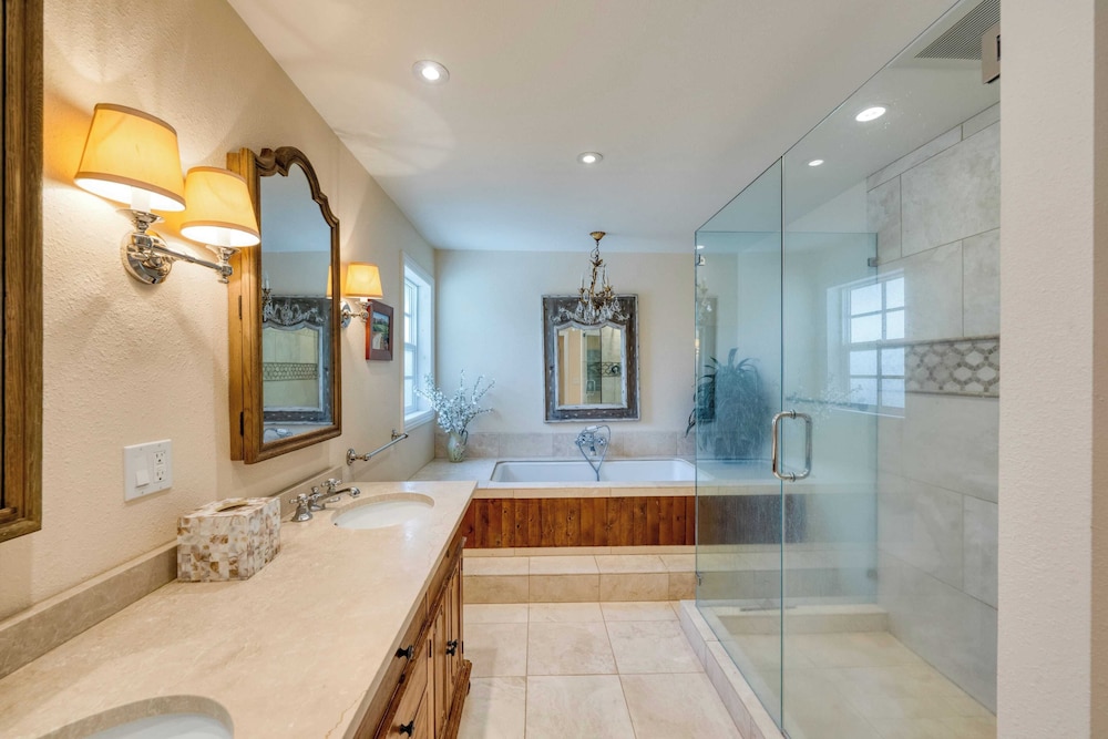 Glen Ellen Escape 5BR Retreat w/ Pool, Hot Tub, Hammocks & Vineyard Views