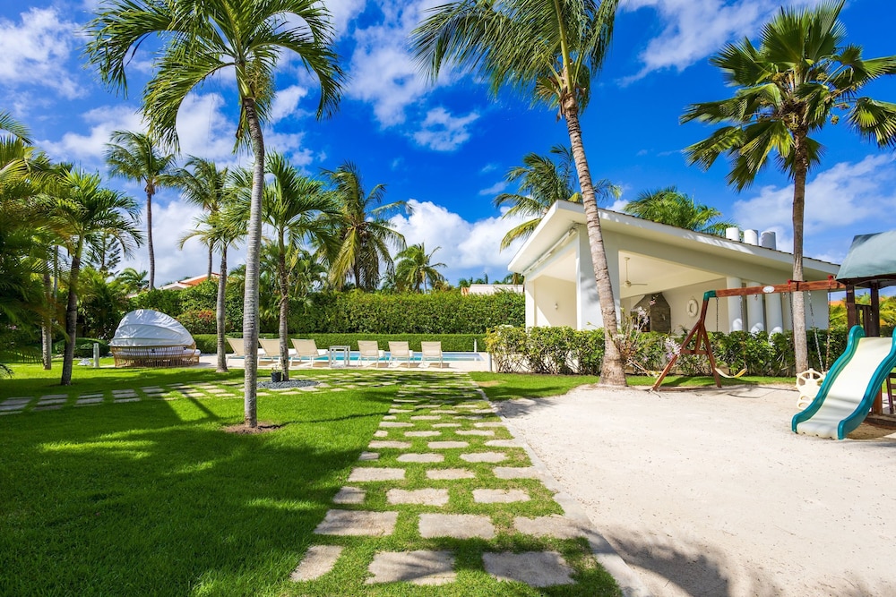 Villa Desiree 5BR Cocotal Luxury Villa Pool Maid