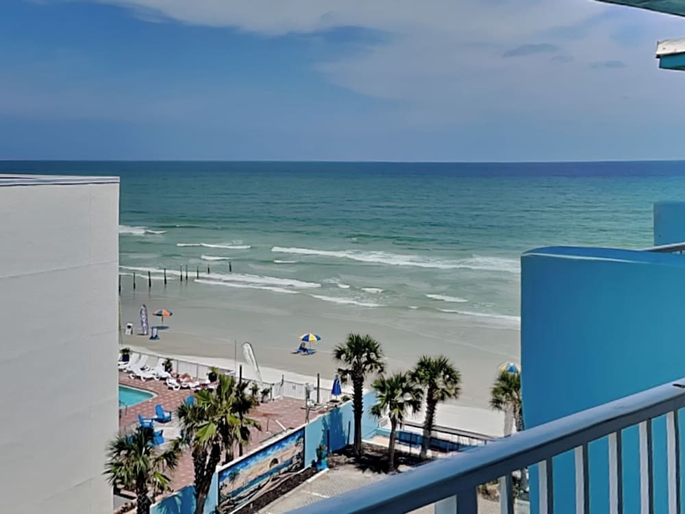 The Salty Fountain by Distinctive Beach Rentals
