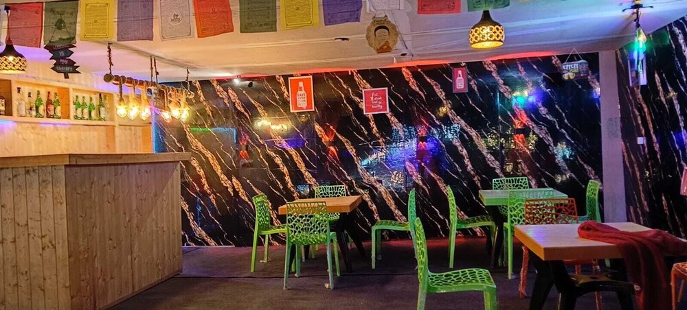 Red Leaf Resort & Cafe