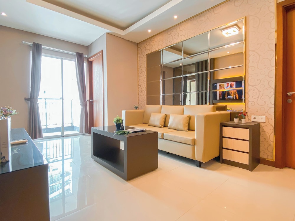 Modern And Spacious 2Br Apartment Green Bay Condominium