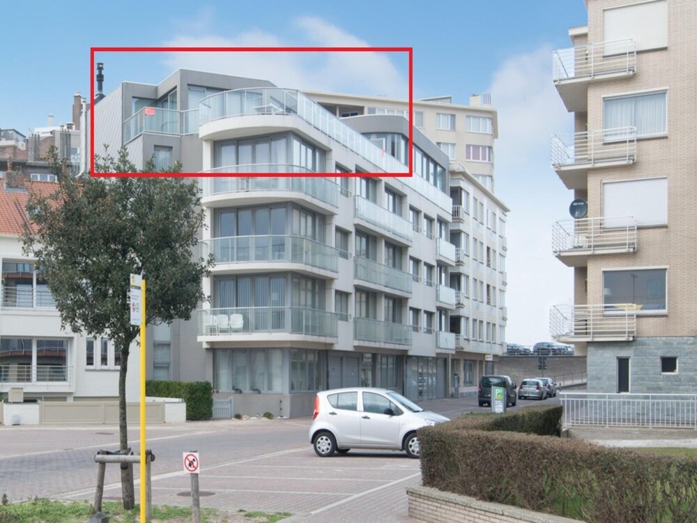 Penthouse in Ostend With sea View Dining