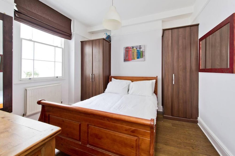 2-bed Apartment Victoria