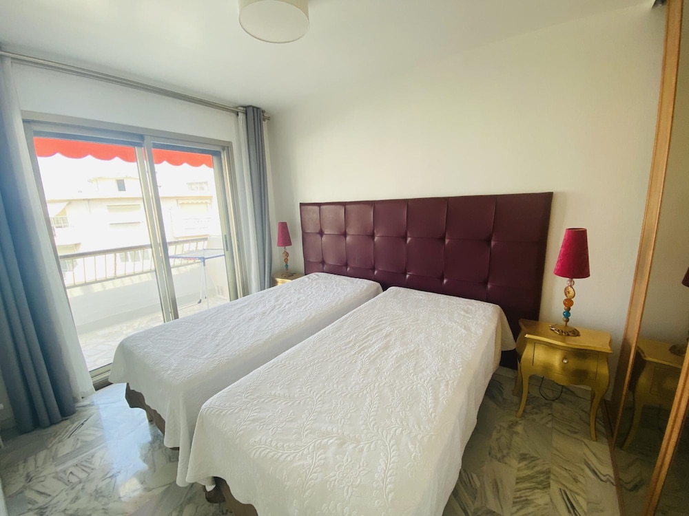 Stylish one Bedroom Apartment in Central Cannes Just off the Croisette and Near Beaches - 680