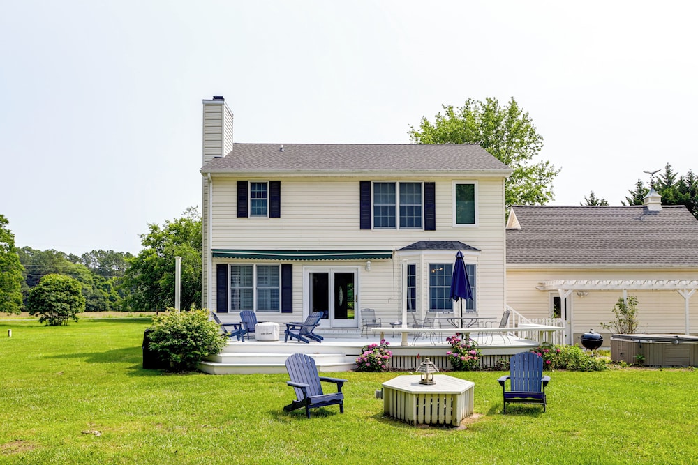 Waterfront Home w/ Hot Tub in Bozman Village!