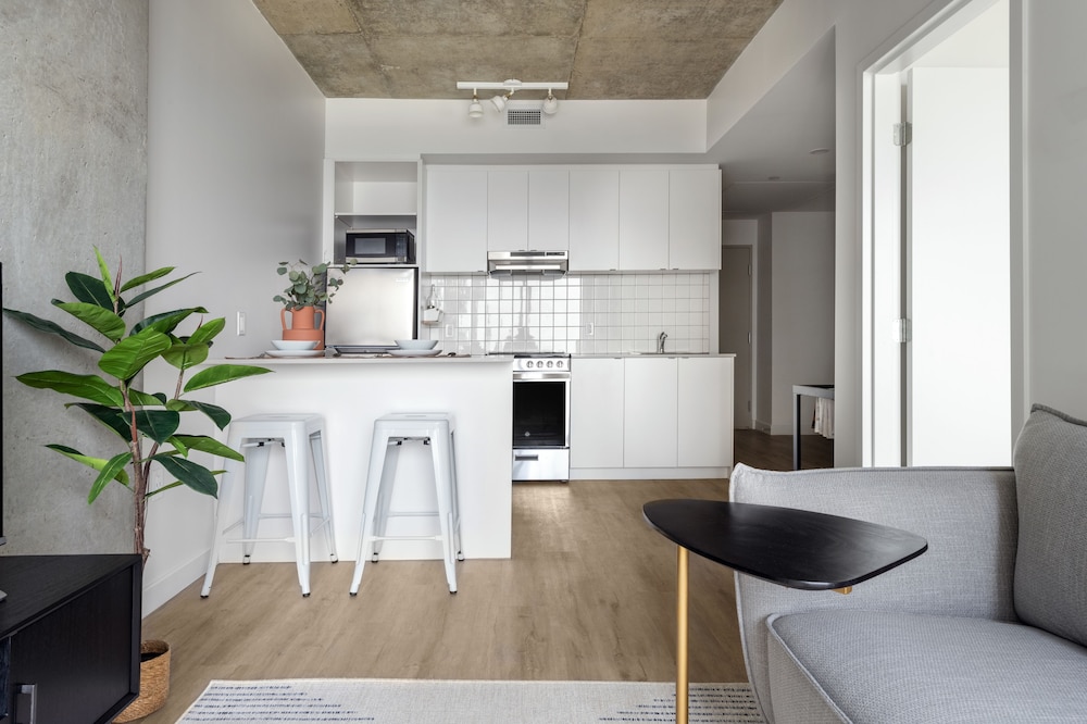 Elegant Studios and Apartments Montreal