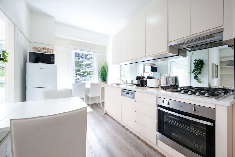 Snug 1-bed Unit Across From Bondi Beach