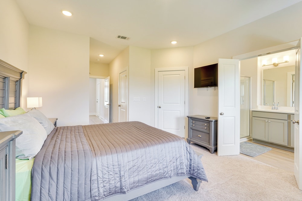 2 Mi to Ocean: Townhome w/ Pool & Dog Park in Pcb!