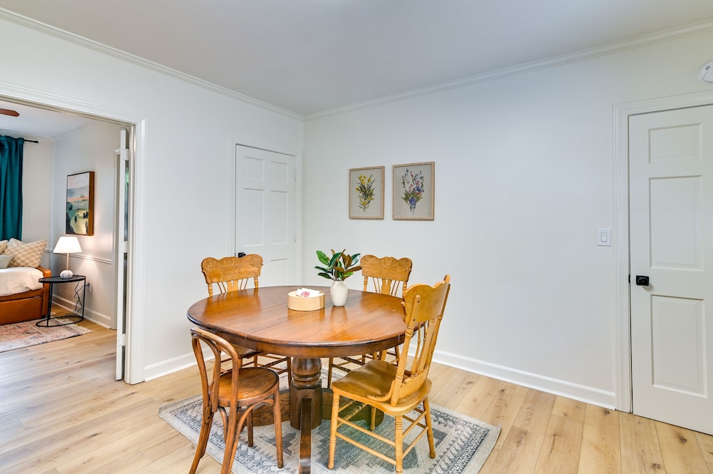 Oxford Vacations - Centrally Located Home  Steps to Oxford Square! - Property Image 11