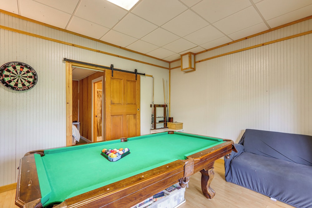 Pet-friendly Resort Cabin 5 Mi to Dtwn Ellijay!