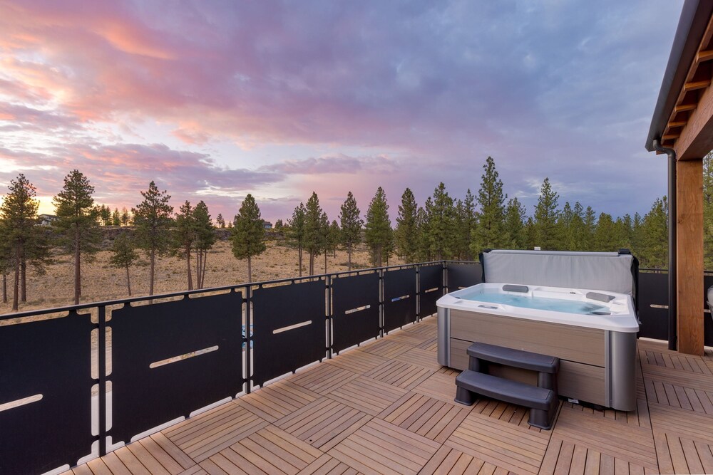 1216 Skyline Ranch 200 Private Hot Tub w View Premier Downtown Location