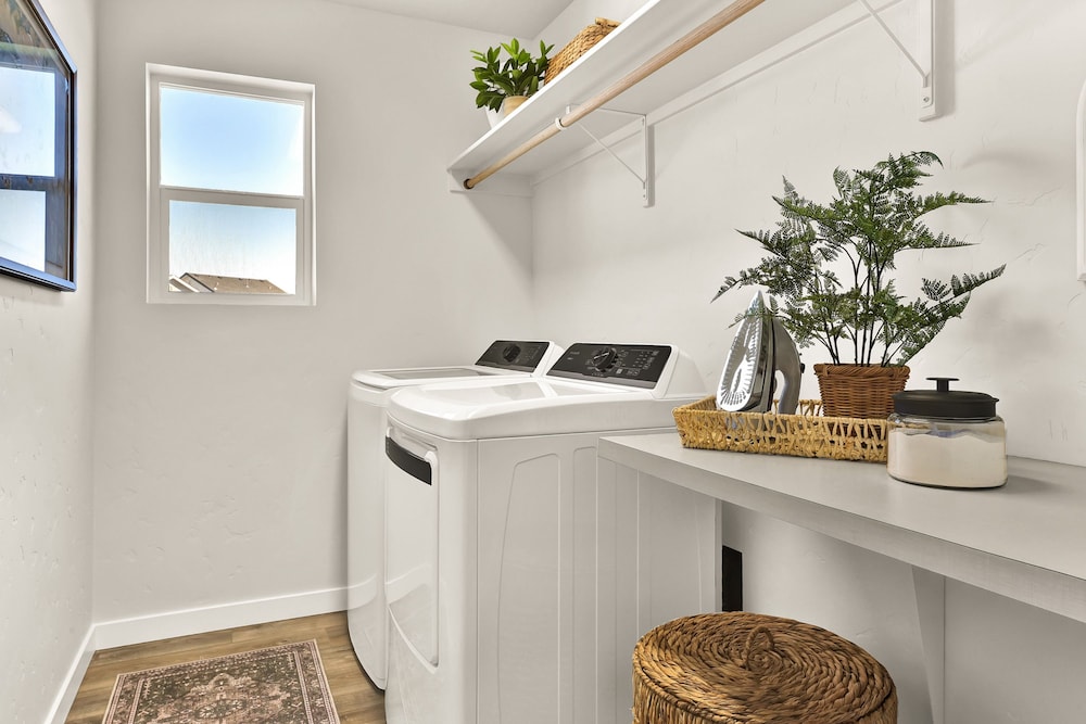 Spa Nights Game Room Fun Luxe 5BR Sleeps 17