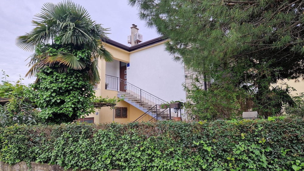 Apartments Godena