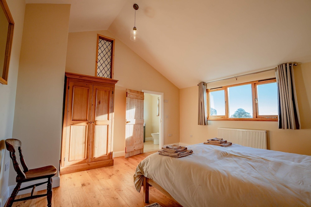 Host Stay Upperley Barn