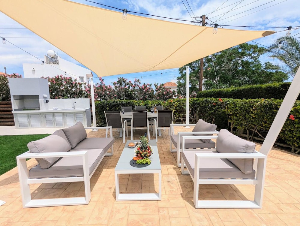 Blue Estia Villa - Pool Wifi Summer Breeze