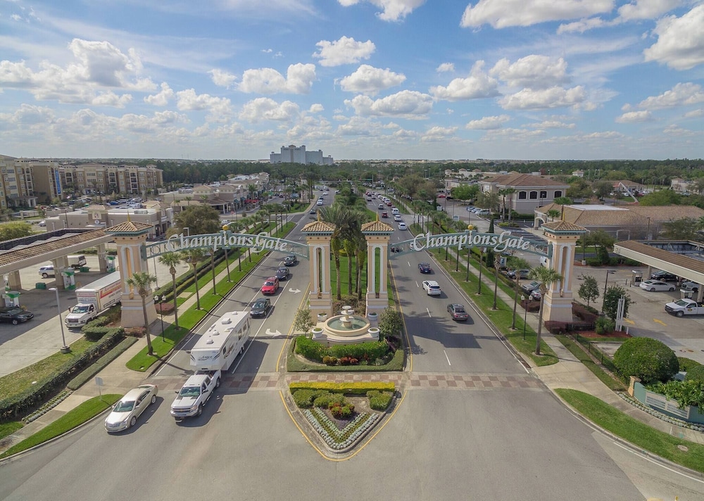 Home Near Disney Area-sleeps 14 Guest
