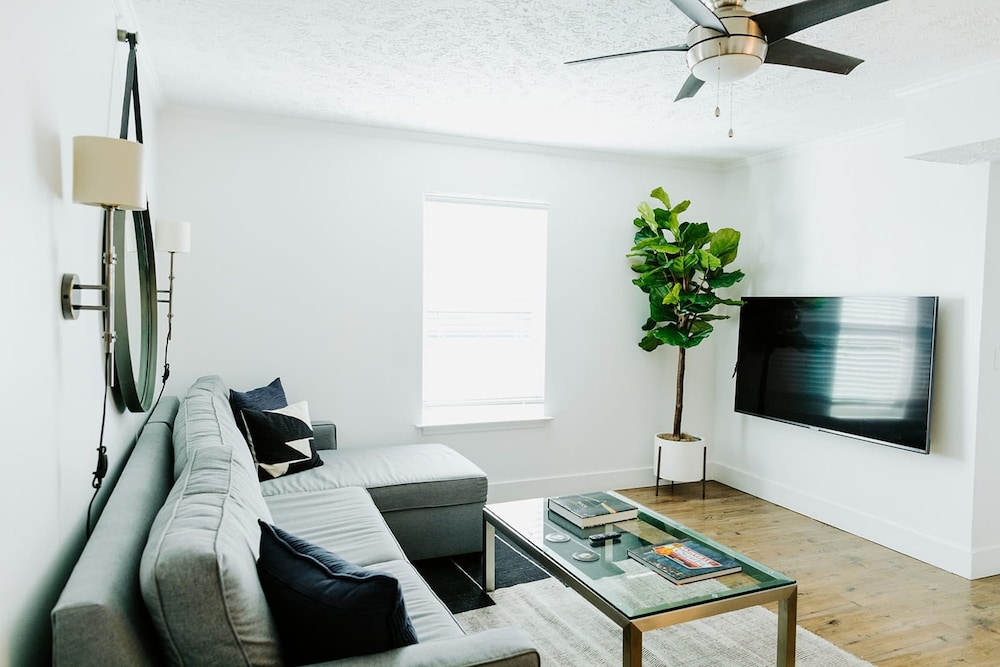 The Vinyl at Music Row - 1 Bedroom Apartment