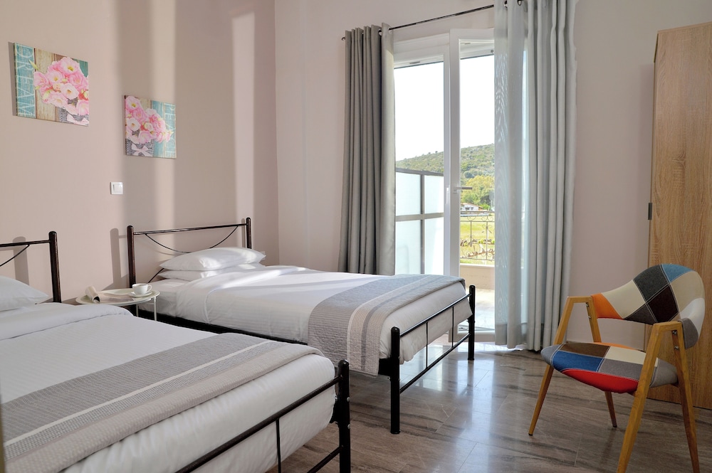 Stork Holiday Apartments - Garden & Sea View