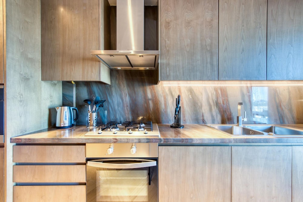 Vibrant Getaway in a Classy Five Palm Jumeirah Apt