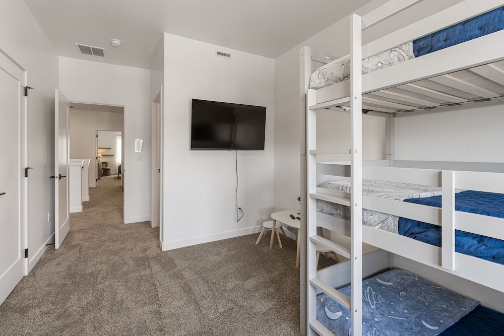 Long Drive 4 Bedroom Townhouse