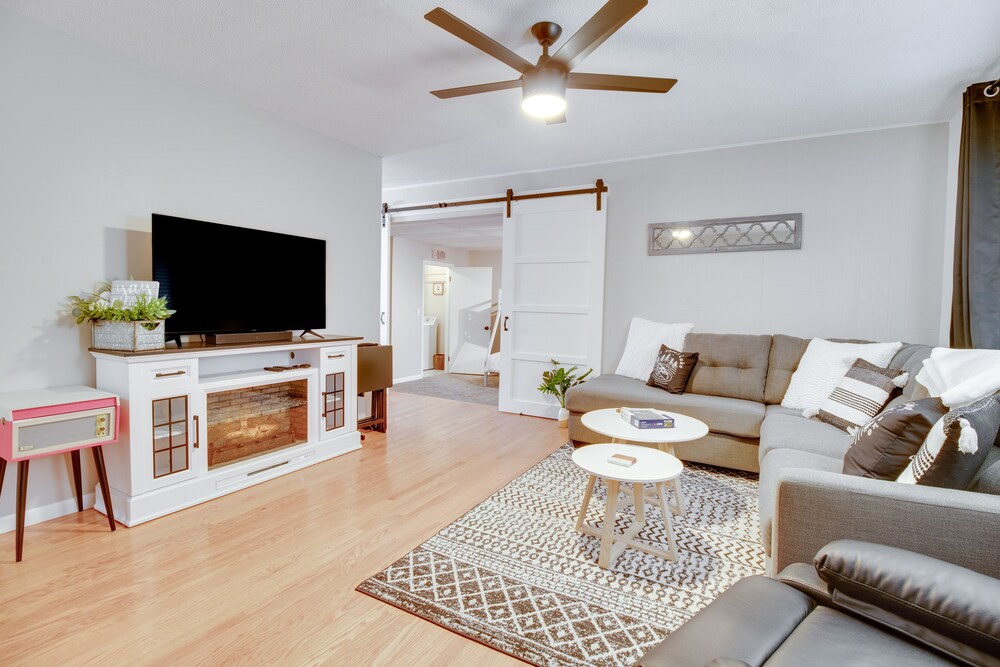 Cozy Lakeview Retreat, Close to Bull Shoals Lake!