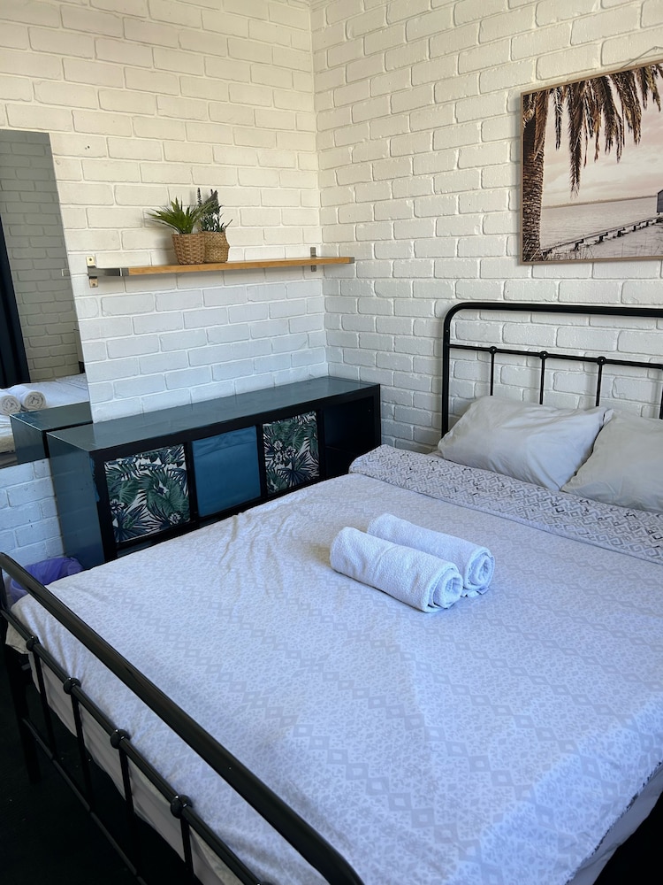 The Shiralee - Hostel
