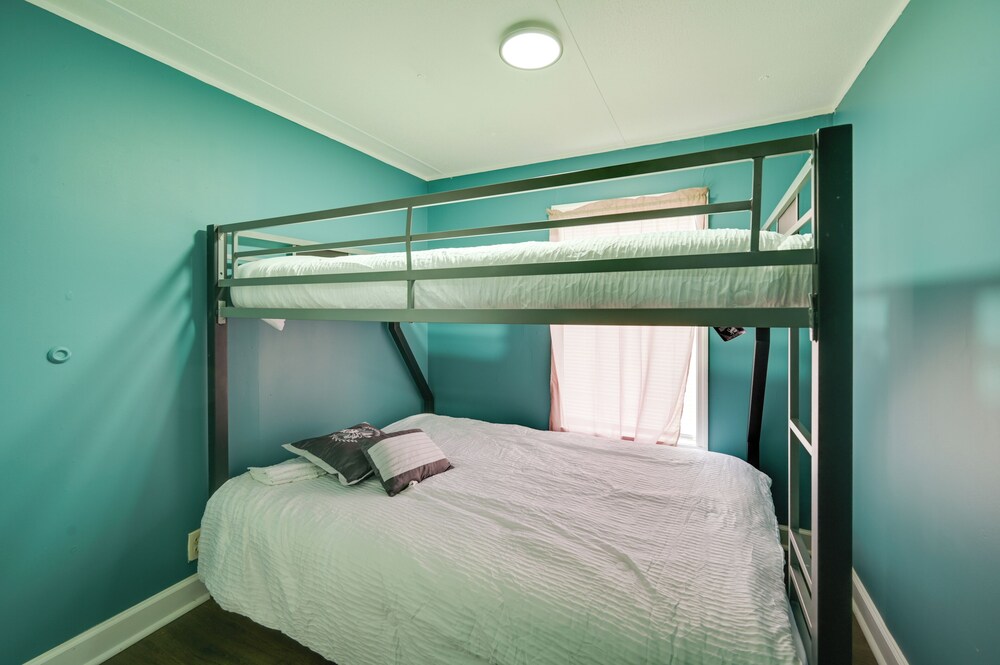 8 Mi to Dtwn Greenville: Pet-friendly Family Home!