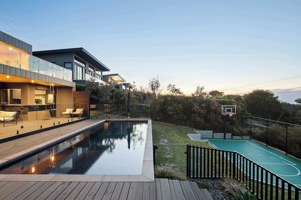 Valora Luxury By The Bay