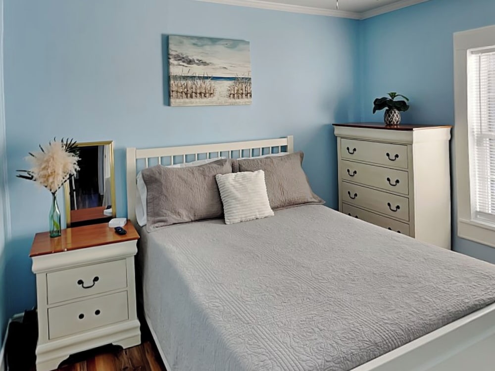East Coast Ku'uipos Cottage by Carolina Retreats