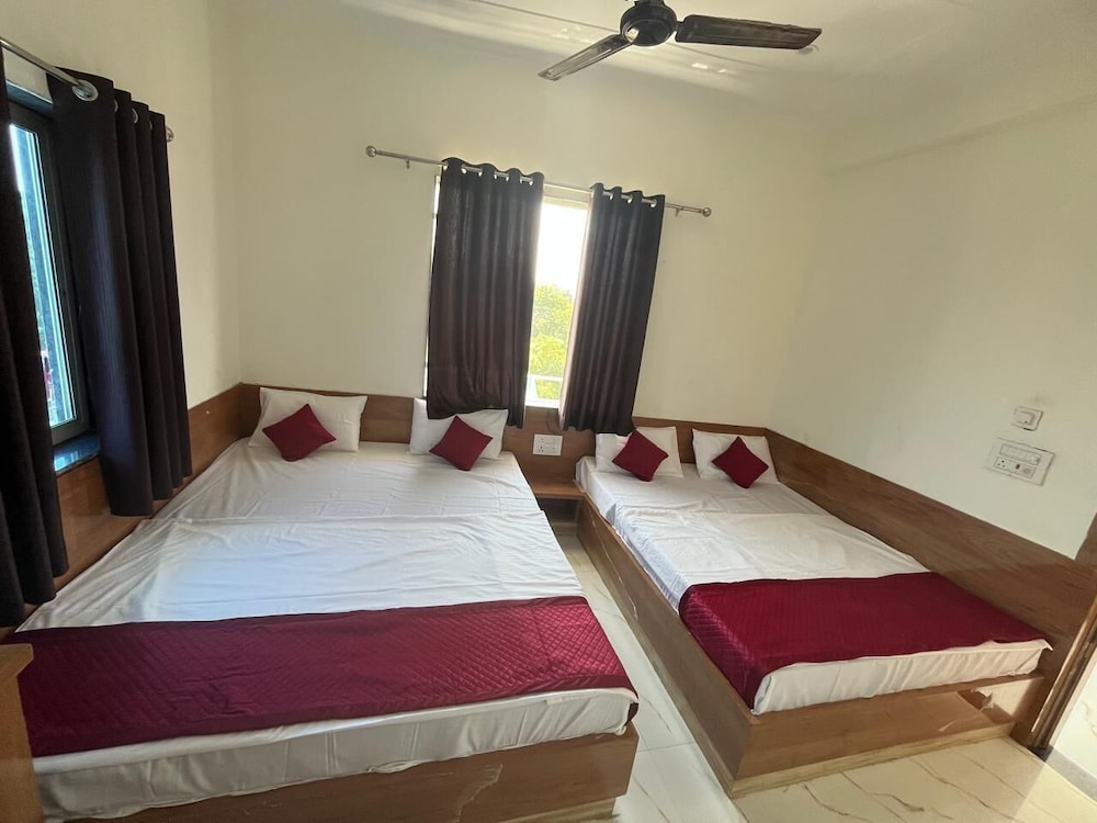Ladlee Palace Guest House
