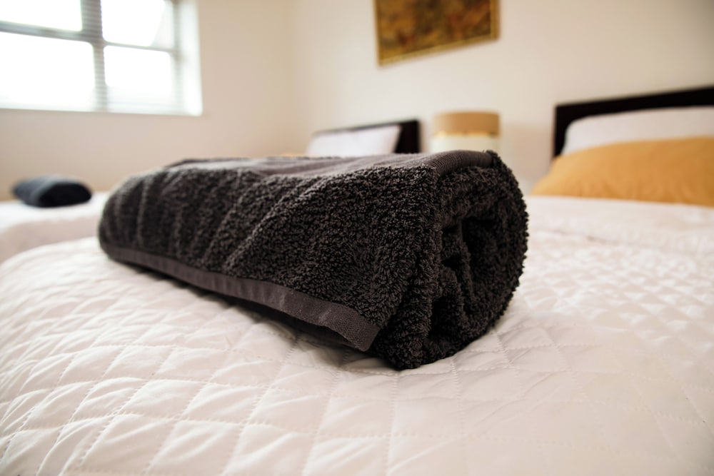 4 Bed House - Sleeps 8 - Hottub - Garden - Parking view 5