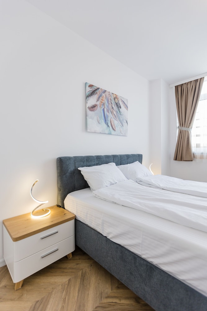 1BDR Comfort by ApartInvest view 4