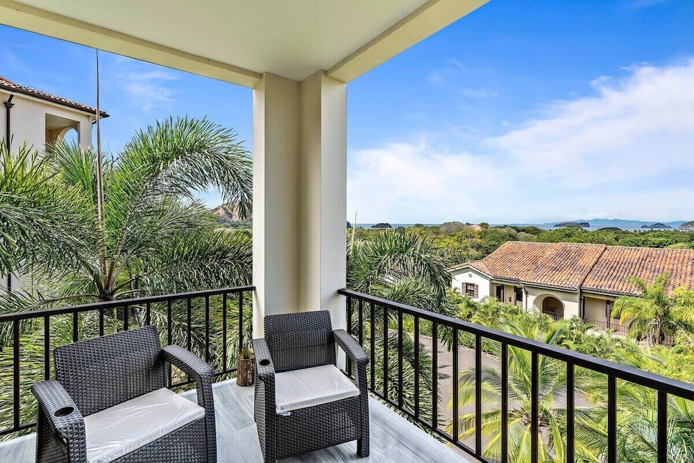 3-BD on 3rd Floor with Great Ocean View