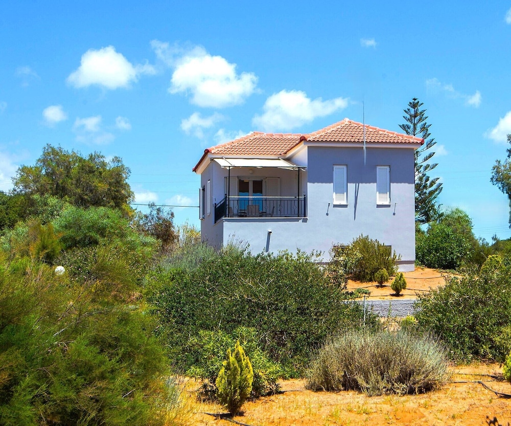 Romanos Beach Villas