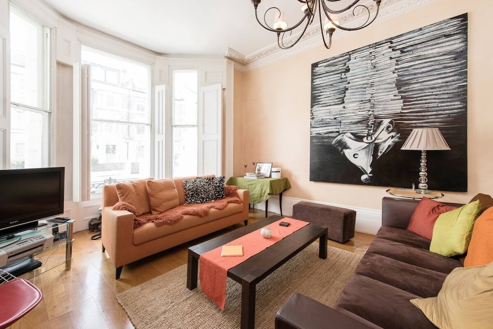 Inviting 1BD Hideaway Kensington Olympia!