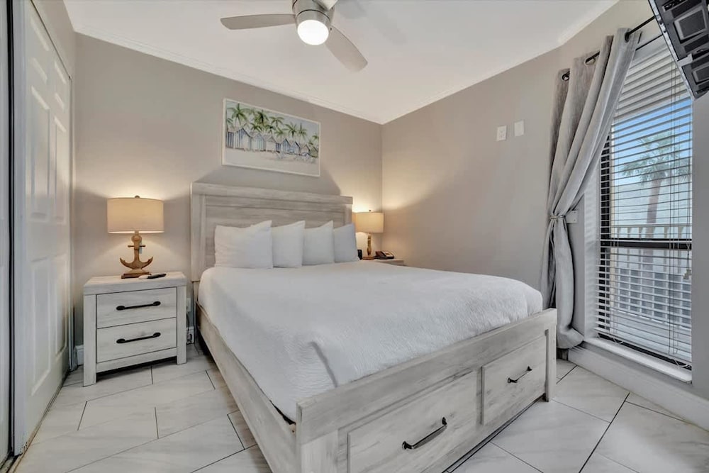 Pearl Suite a Balcony Bayview Suite Htd Pool