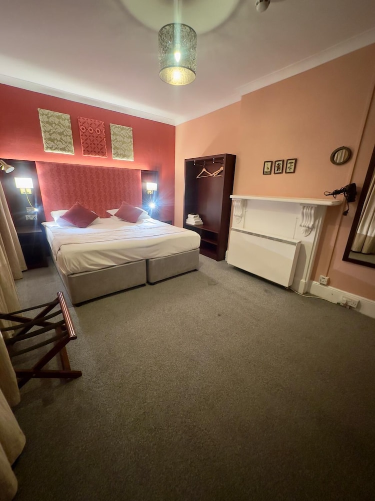 Acacia Hotel