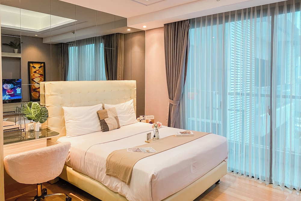 Spacious Studio Apartment at Capitol Suites