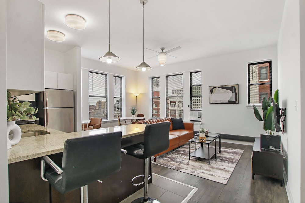 2BR Haven - Del Prado 1013