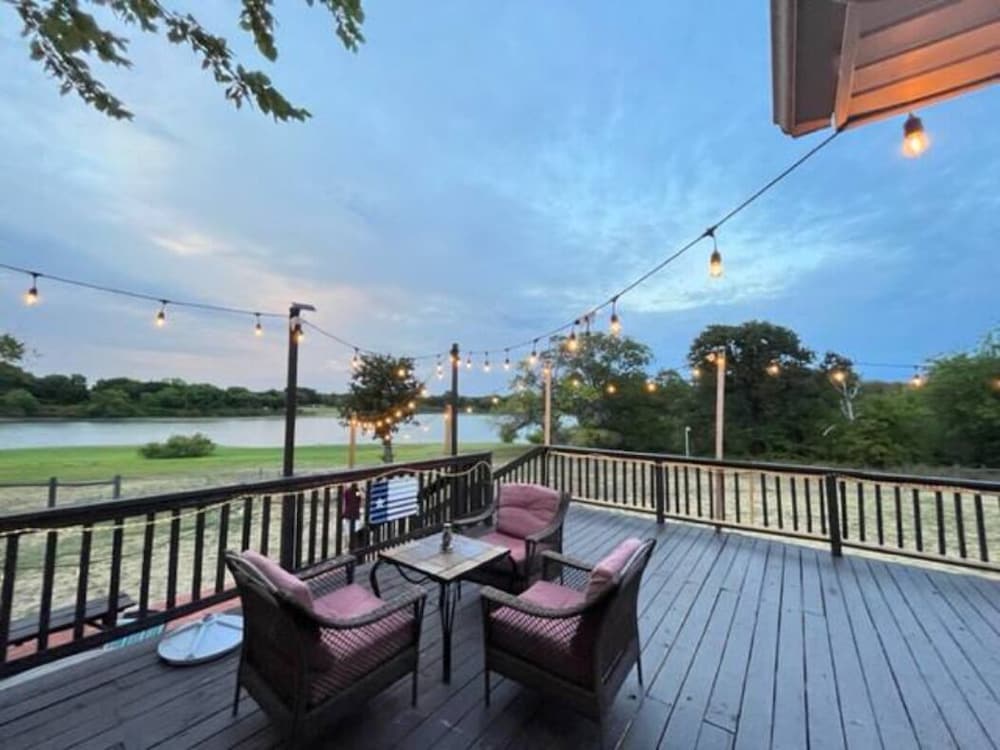 Beautiful Kayewood Waterfront Retreat view 5