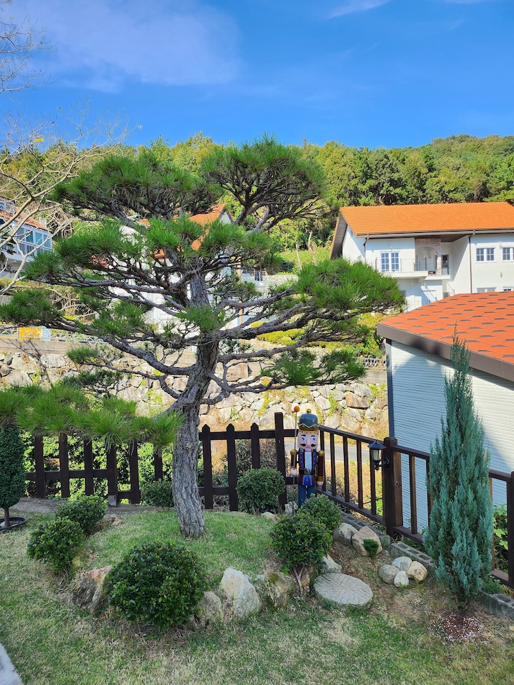 Namhae German Village Hercules