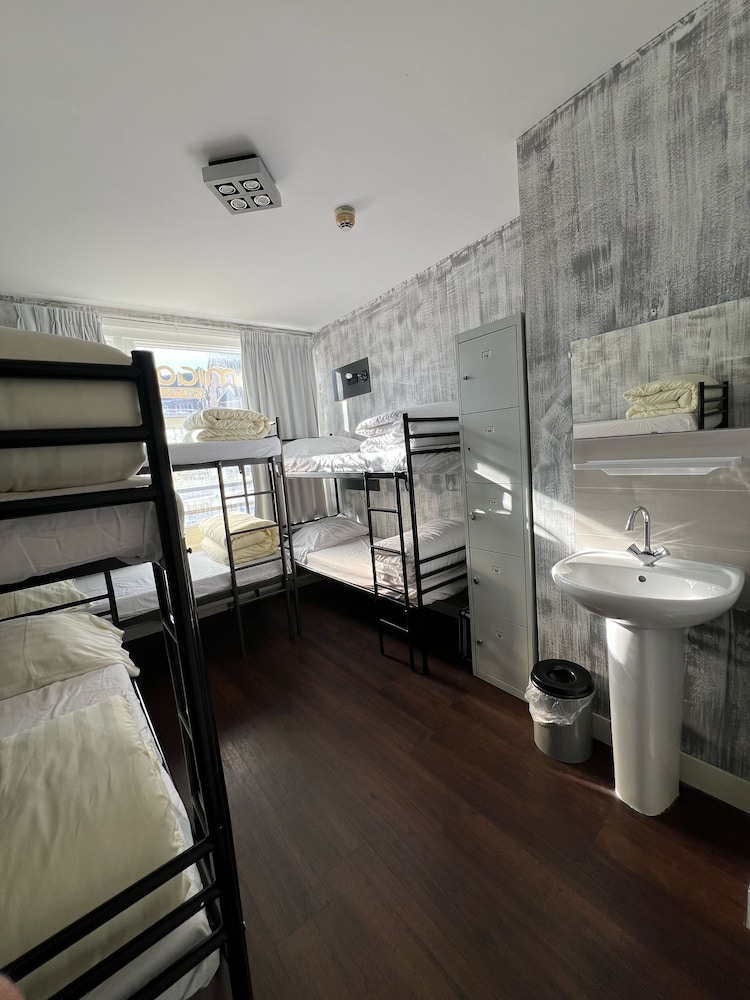 Amigo Hotel - Hostel